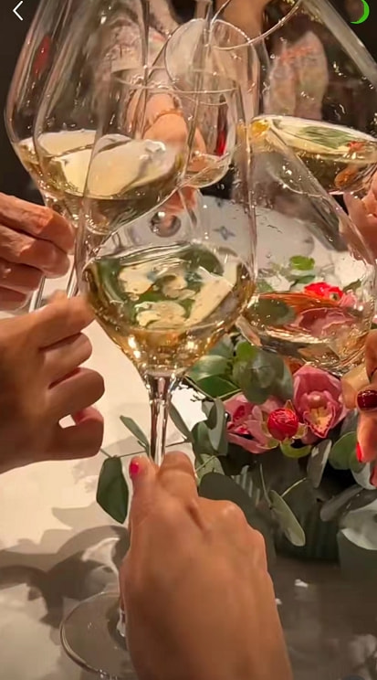 张子萱与老公高调放闪，陈赫当众上演捏脸杀，不惧争议越来越甜