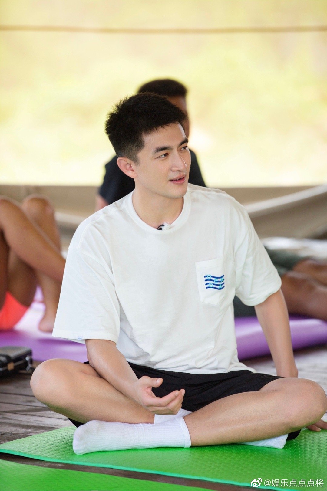 今晚的笑点，是林更新的痛苦换来的！快给这双人瑜伽笑疯