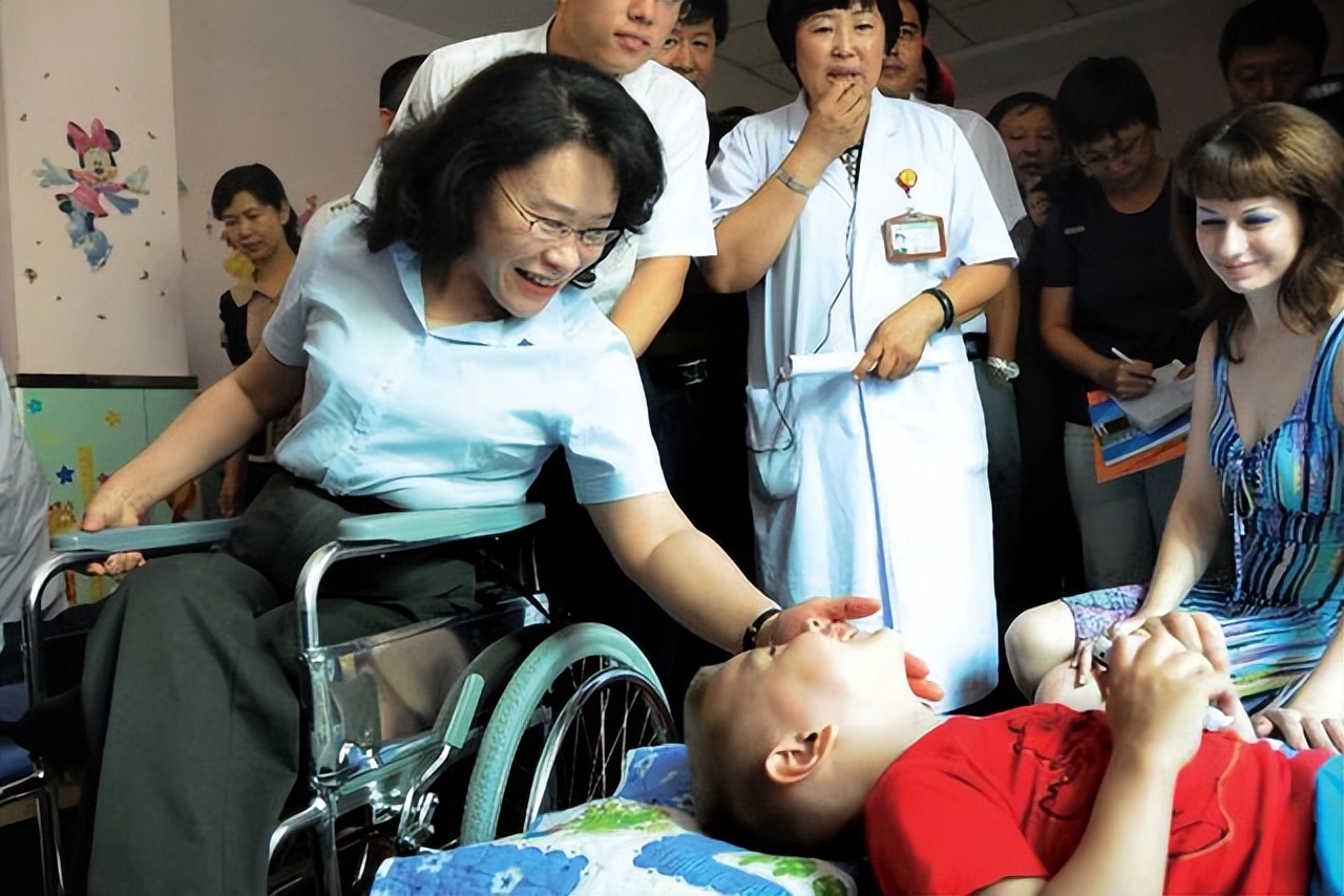 张海迪：5岁截瘫被医生断言活不过27岁！现年过六旬仍在发光发热