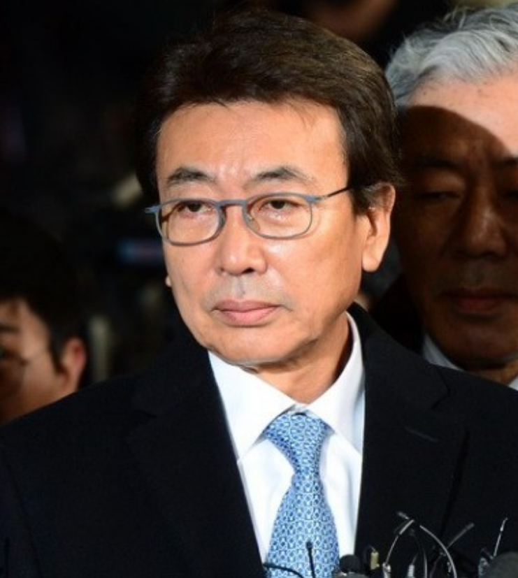 郑维罗：靠一只狗将总统送进牢房，让亲妈入狱18年，自己反而无罪