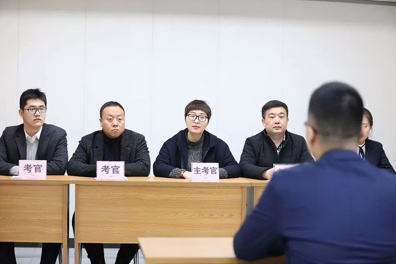 公务员招考、选调、遴选，三种考试对应不同人群，你适合报哪个？