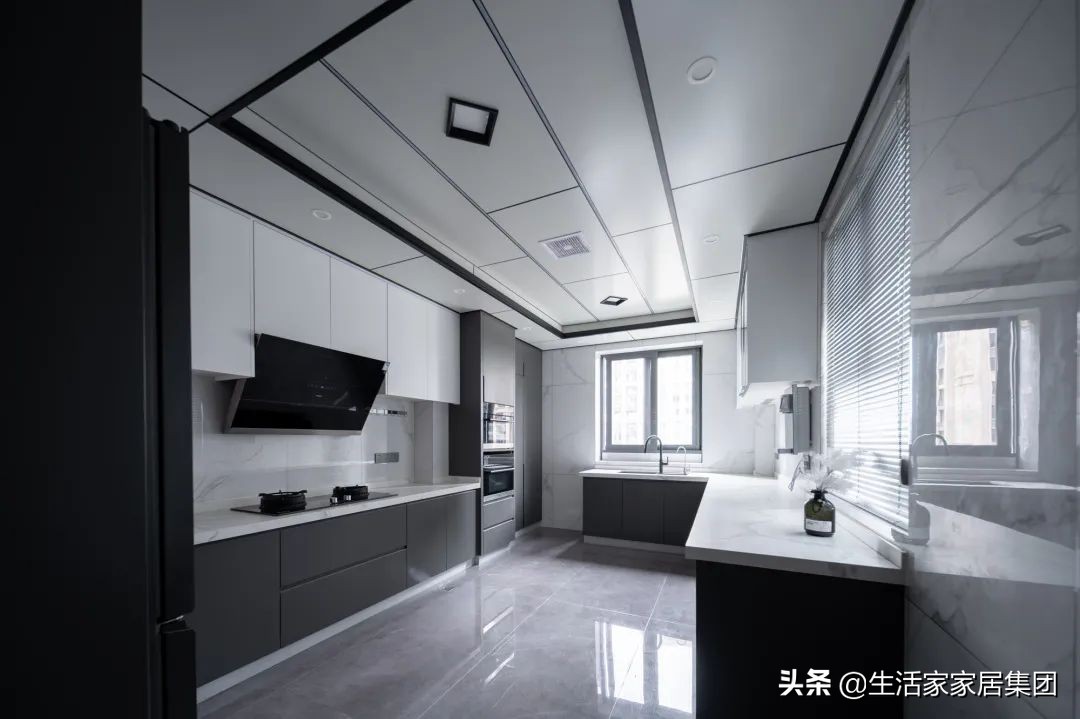 实景案例：135㎡现代简约家，全屋空无一物，其实暗藏实用设计