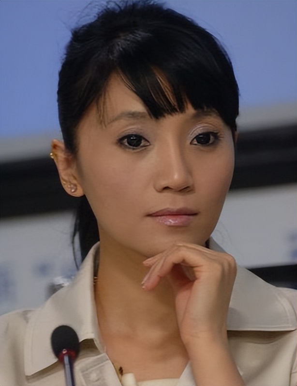 著名歌手朱桦:曾婉拒费翔的追求,照顾患病母亲,如今仍旧单身