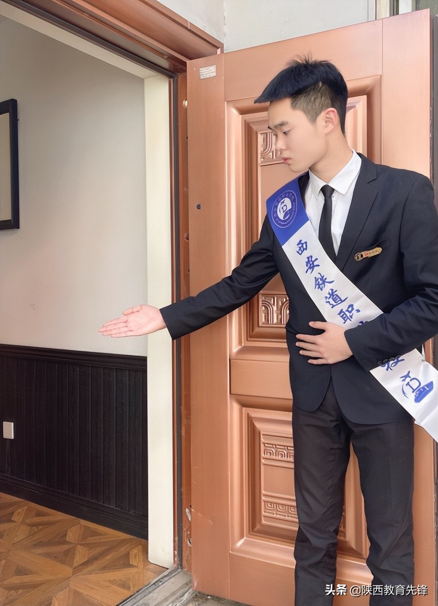 校园之星丨礼仪队秘书部副部长李浩：世界很大 请带着坚持努力向前