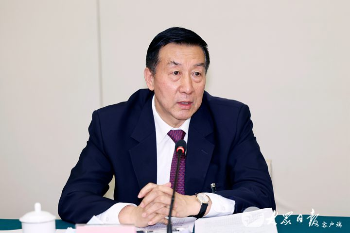 山东代表团举行全体会议审议政府工作报告 王勇出席并发言 李干杰主持