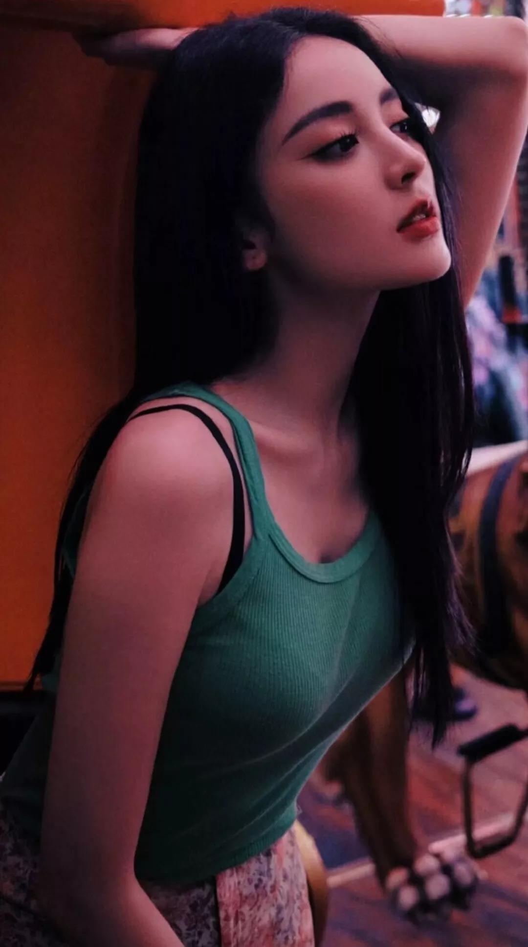 手机桌面，明星刘亦菲和古力娜扎