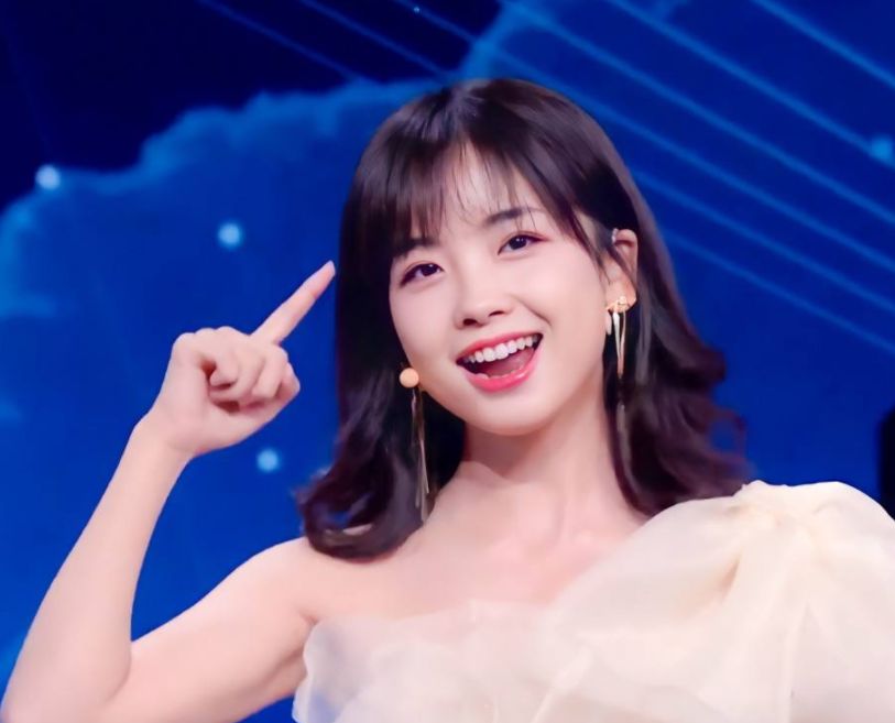 央视小花王冰冰遭人肉，被曝大学与人同居过，官媒就此发声