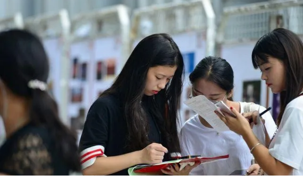 大学校园里的“潜规则”，导员一般只会暗示，无知新生容易吃亏