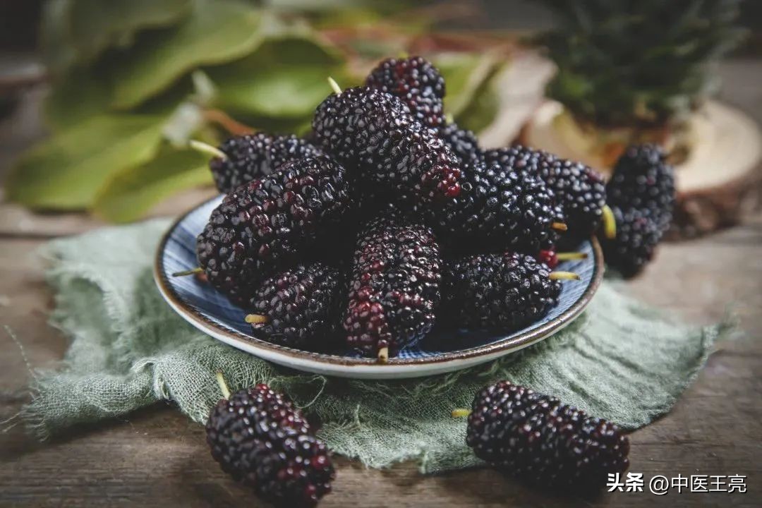 中医补肾多吃黑色食物(非常时期！御外邪、提正气，要多吃这5种补肾的黑色食物)