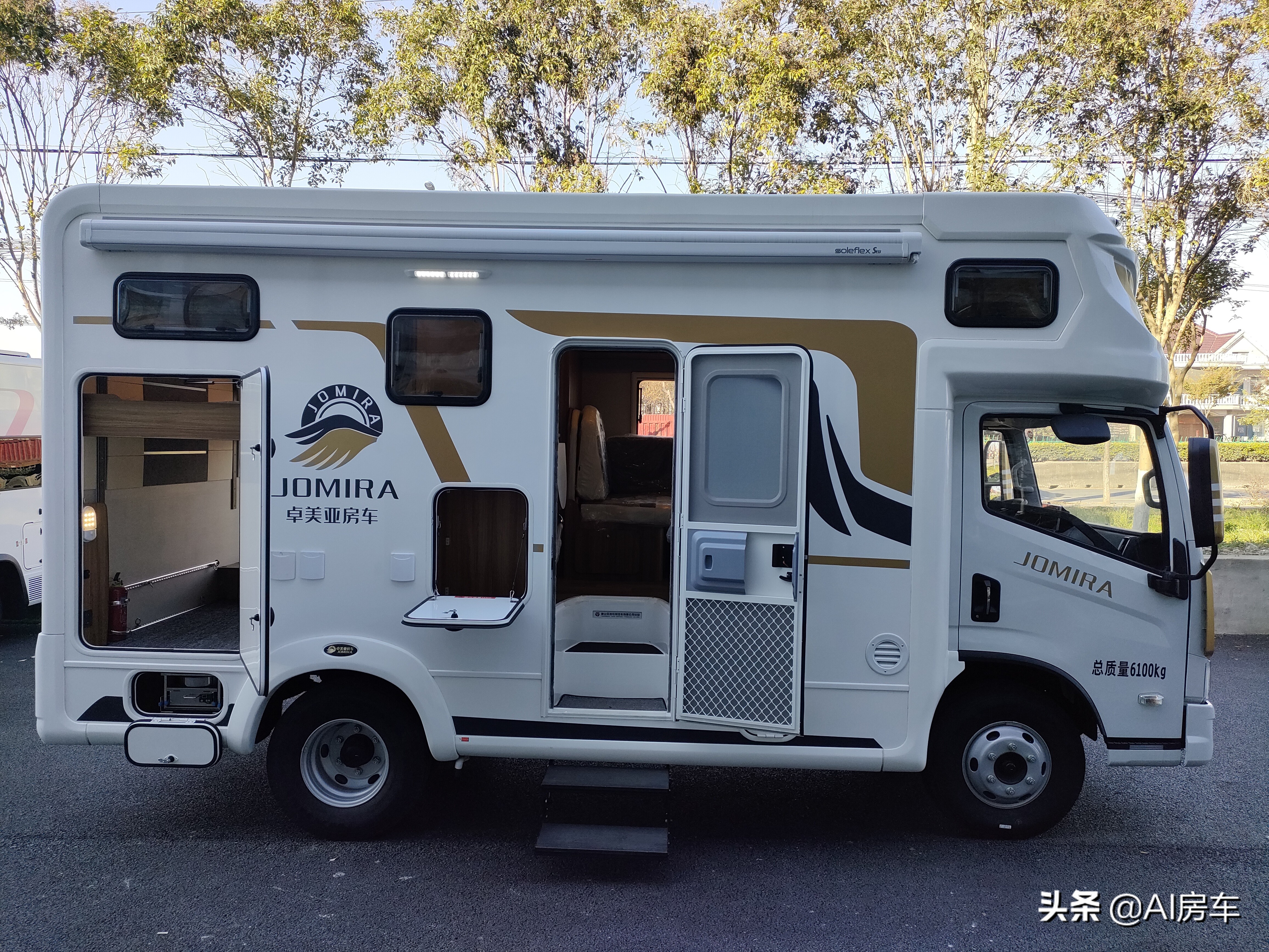 48v电 3.0t动力,有双冰箱,电动床,实拍轻松跑川藏的卓美亚房车