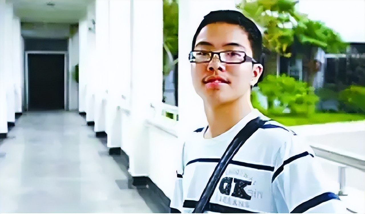 当年用古文写高考满分作文，轰动全国的“王云飞”，后来怎样了？