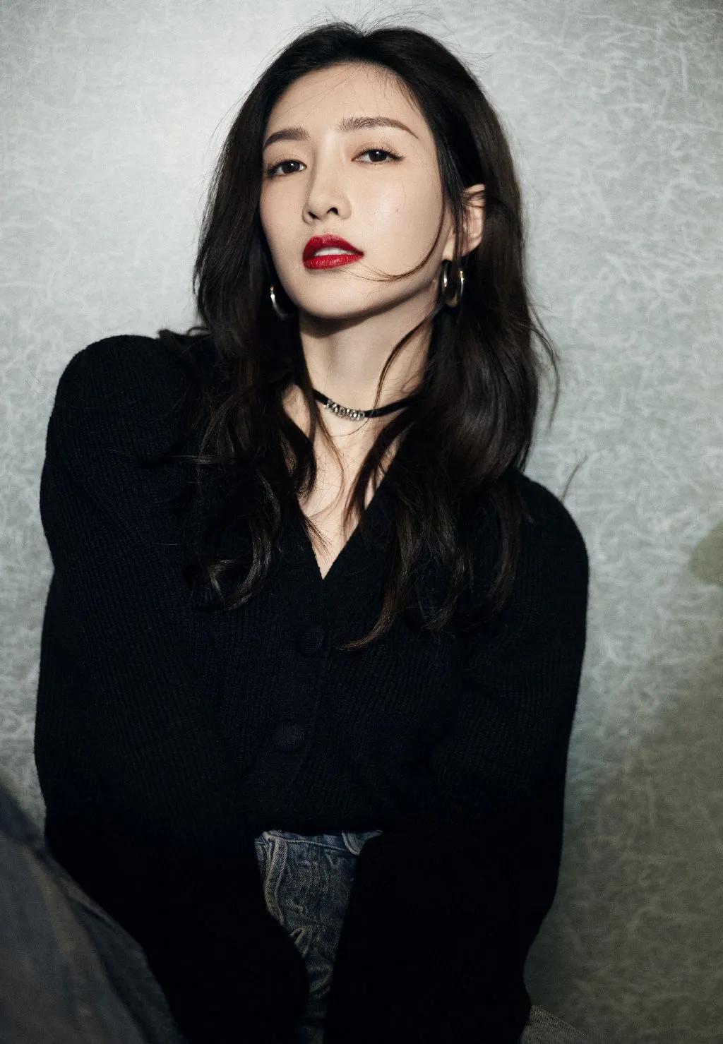 江疏影，成熟女性，知性优美