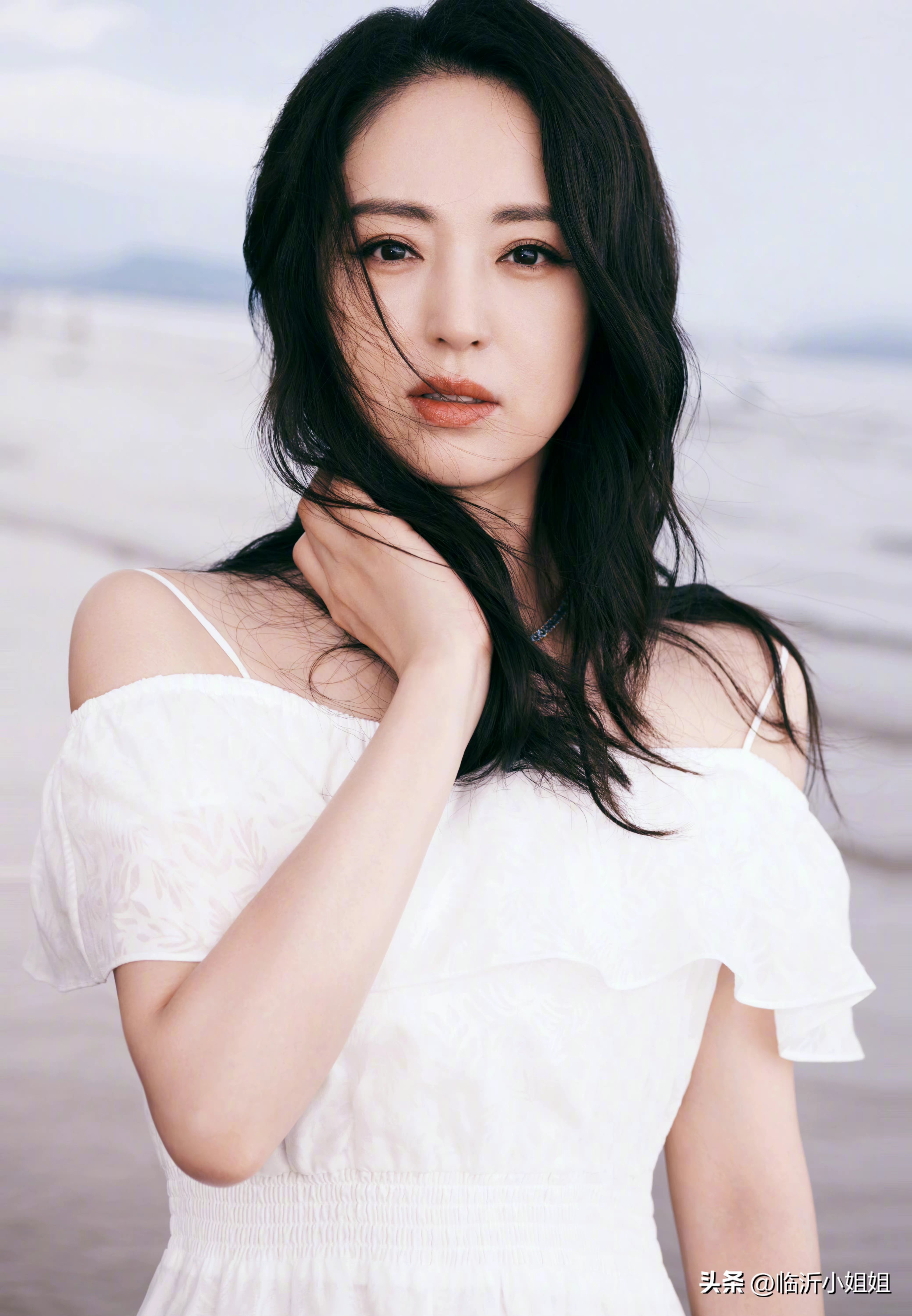 董璇,精致典雅的知性美女,清新脱俗的外形,成熟韵味十足-热门资讯