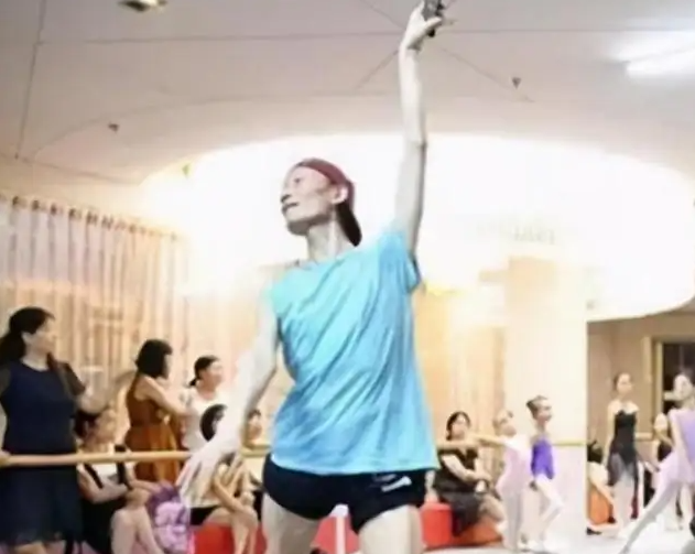 杨丽萍关门弟子郭冷：除了跳舞什么都不会做，年入百万却无人敢嫁