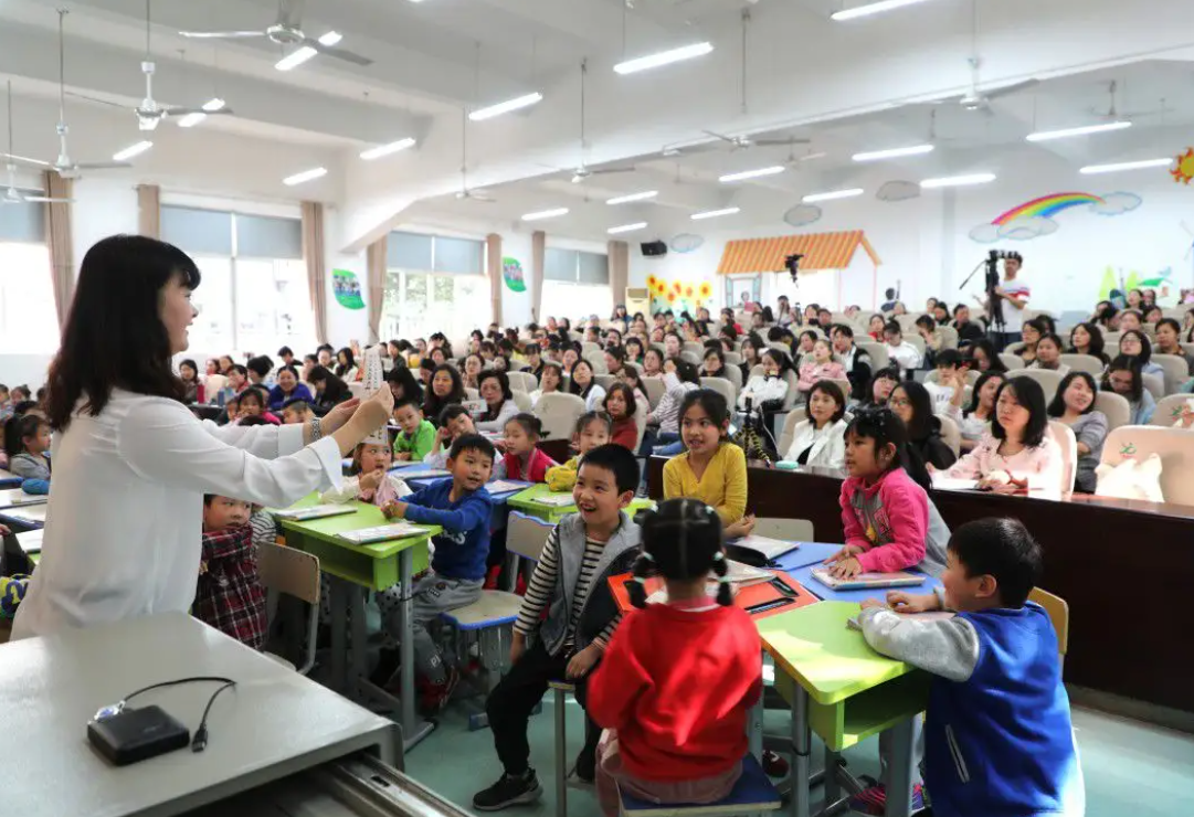 “非师范生不得从教”呼声高涨，相关部门做出回应，家长表示赞同