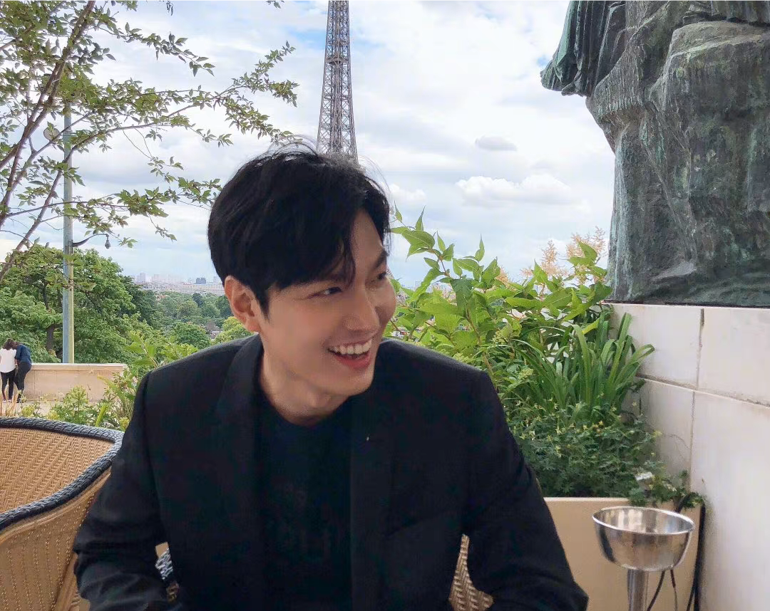 上央视春晚，霸屏韩网热搜，韩国艺人李敏镐，真不简单