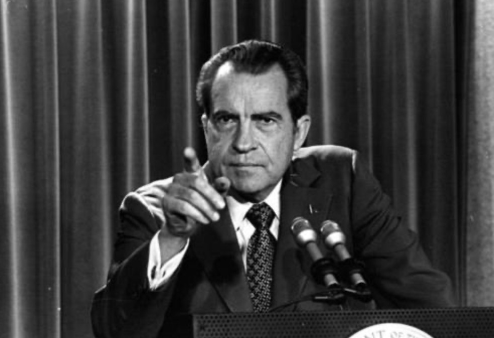 1970年毛主席连烧“两把大火”，尼克松会意，急派基辛格访华