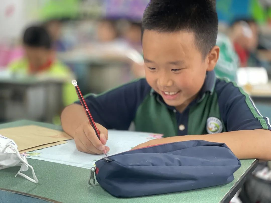 四川天府新区锦江小学与新疆一团中心小学开展书信手拉手实践活动