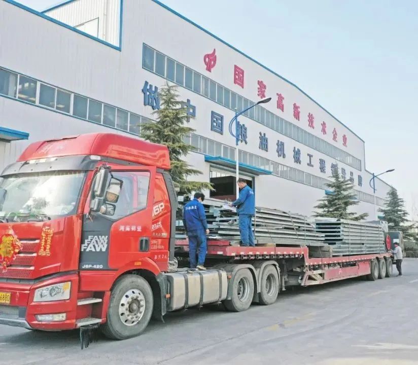 华泰集团棕榈果榨油设备发往海外