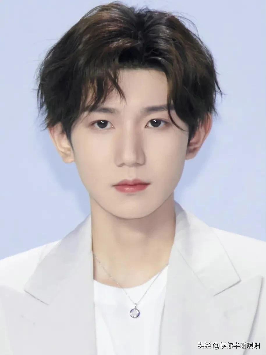 男明星“中分”发型不好看?肖战眼前一亮,朱一龙任嘉伦太惊艳