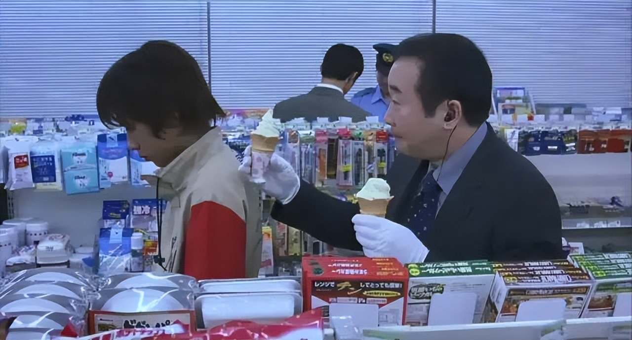 他17岁，愿望是杀死继父