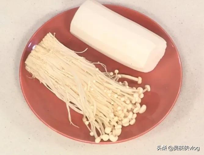 白萝卜拌金针菇做法简单又好吃(白萝卜拌金针菇做法简单又好吃视频)