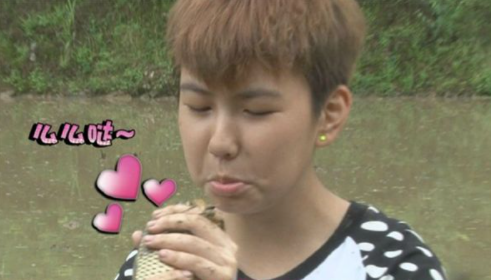 《变形计》里与李宏毅打架，14岁辍学的陈佩雯，如今却整容过度？