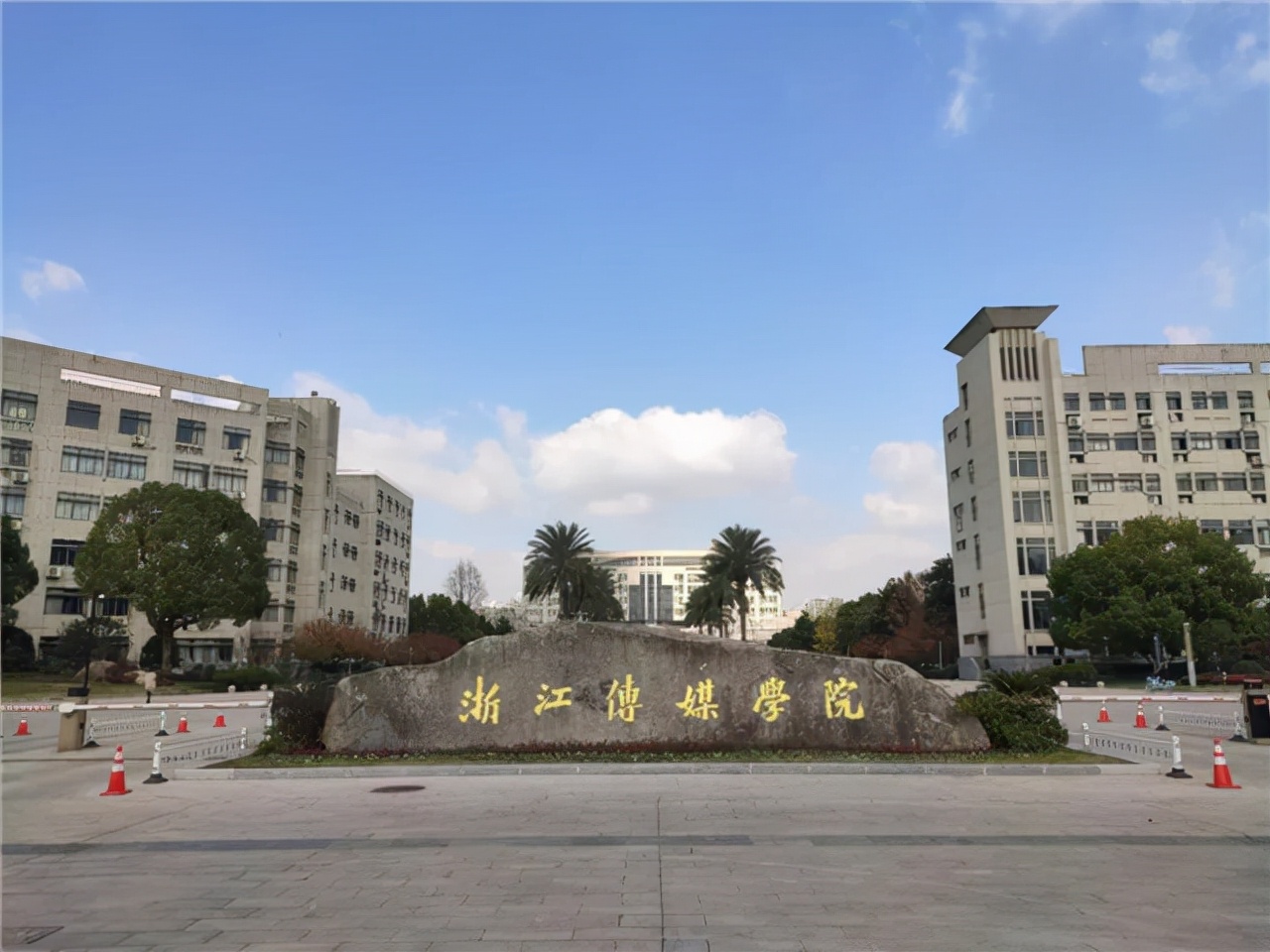 湖南高三女学霸戴宇菁：高考前夕白血病离世，遗嘱让师生泪目