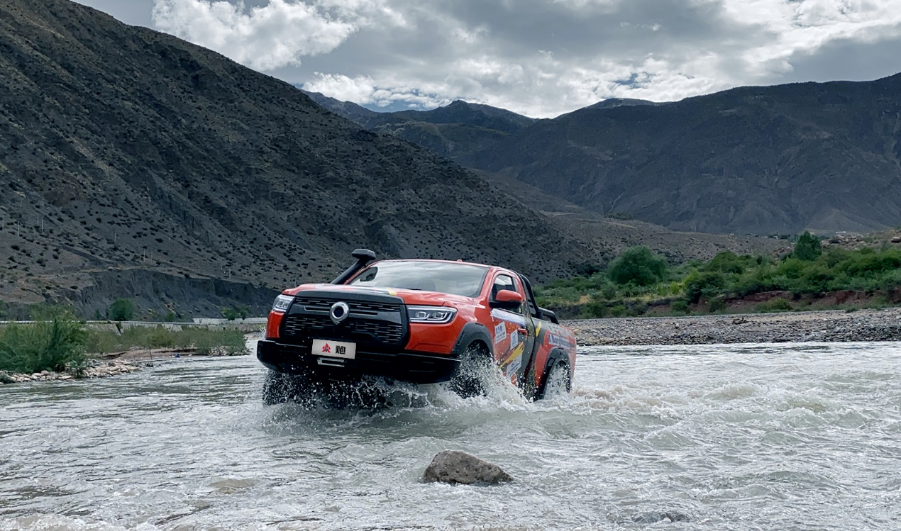 單排、短軸的越野利器 駕駛火炮是種什么體驗