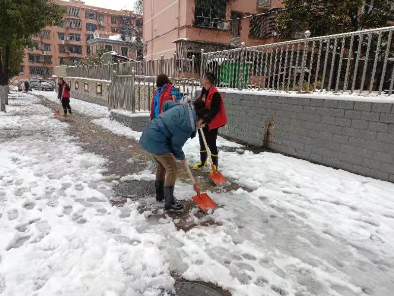 初雪成灾“映初心”，网红依旧“马甲红”