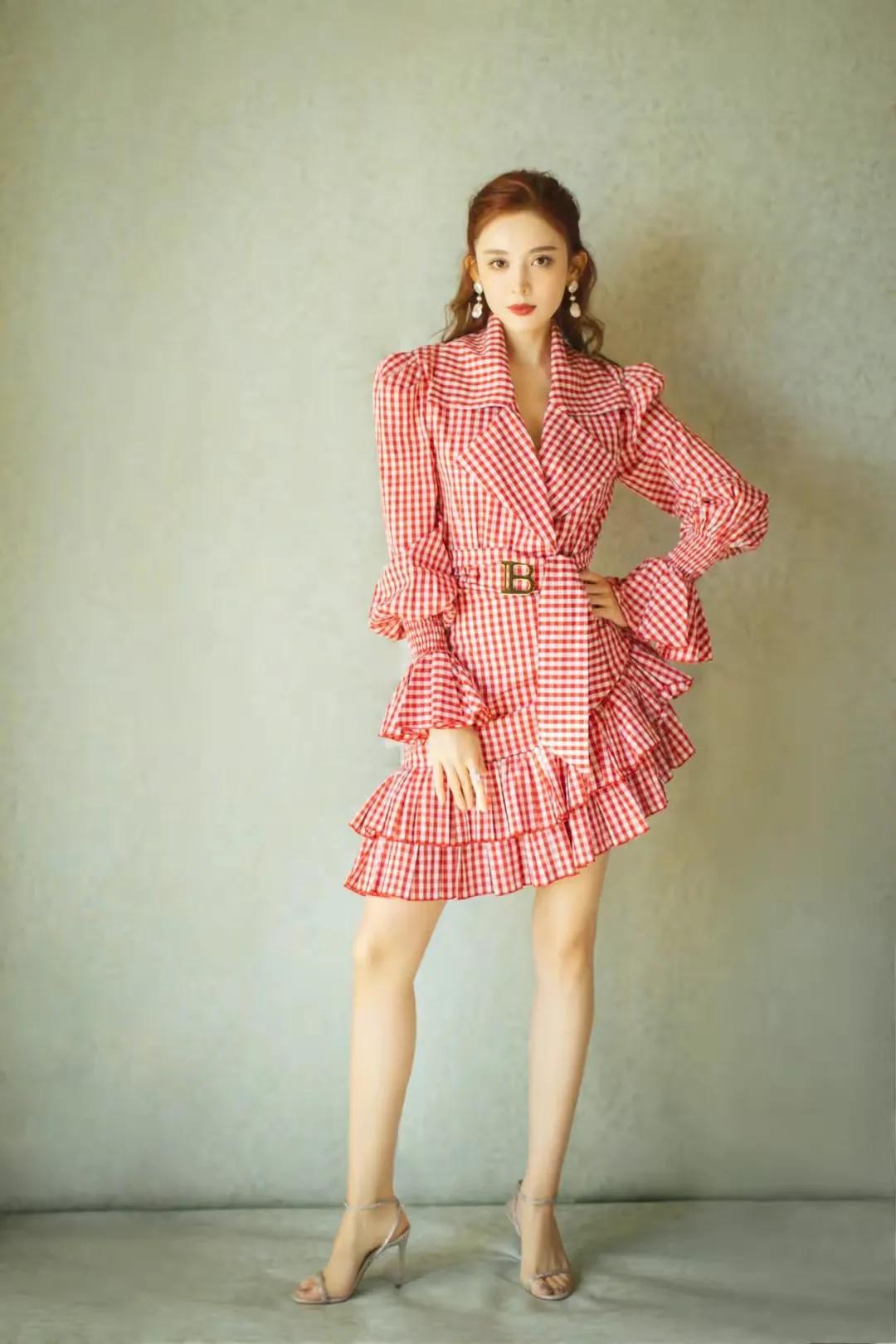 谁说格子套装土气？穿对了时尚大气，穿错了确实土掉渣