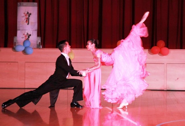 越南女老师与她的富二代学生未婚生子，如今有2娃生活幸福