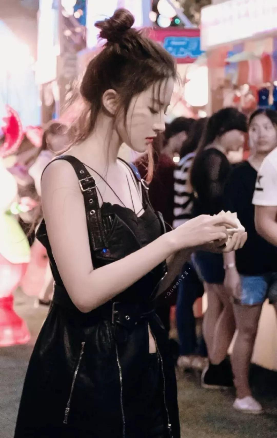 手机桌面，明星刘亦菲和古力娜扎