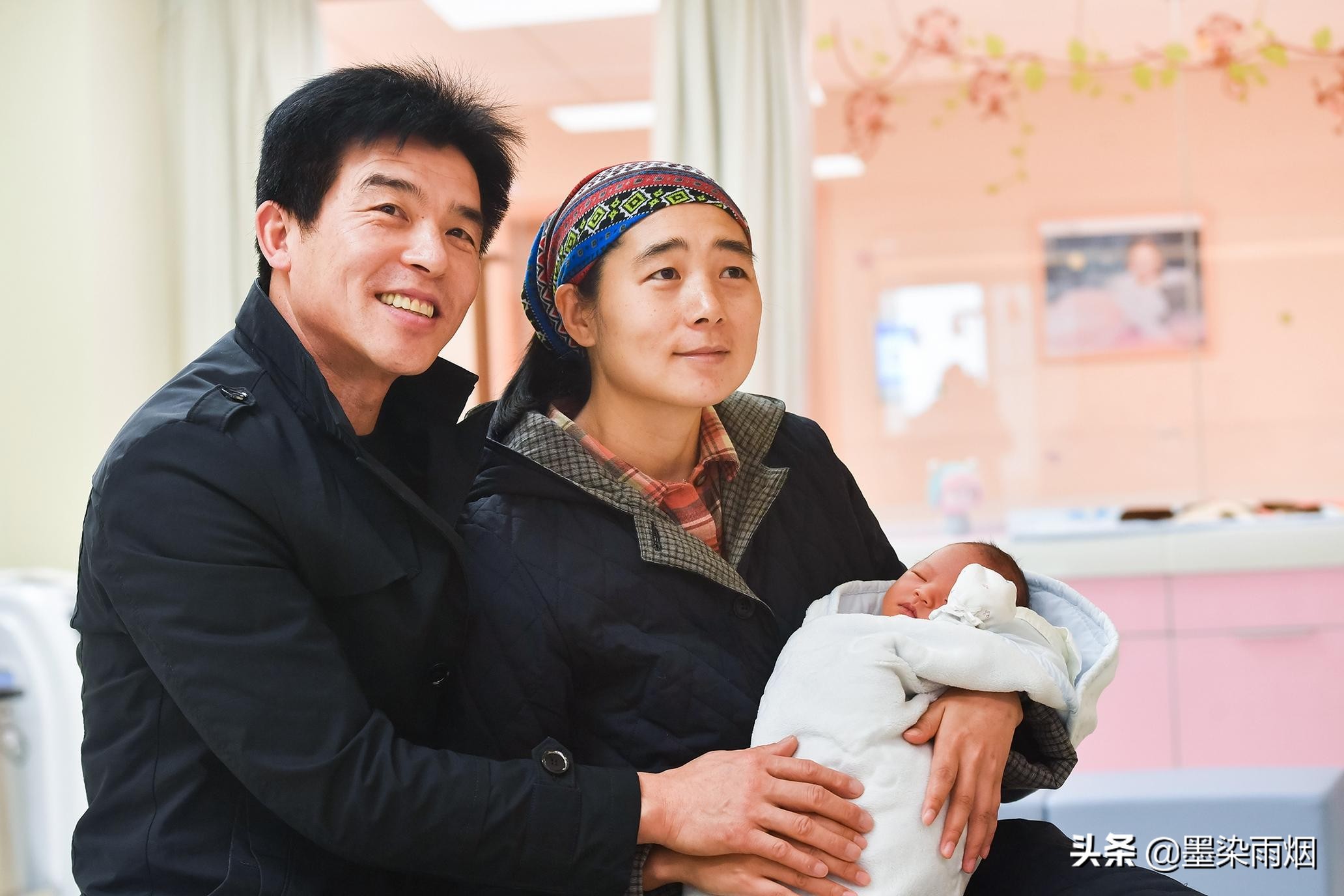 东北体育老师半生未婚，却被120个孩子叫爸爸，媒体跟踪报道12年