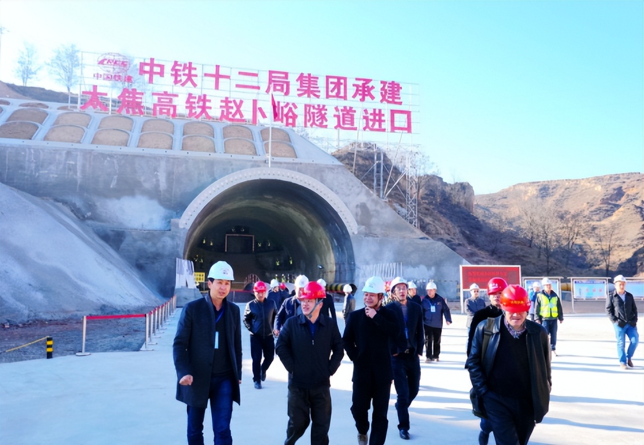 中铁十二局招聘公示，实习工资5000元起，本科及以上学历即可报名