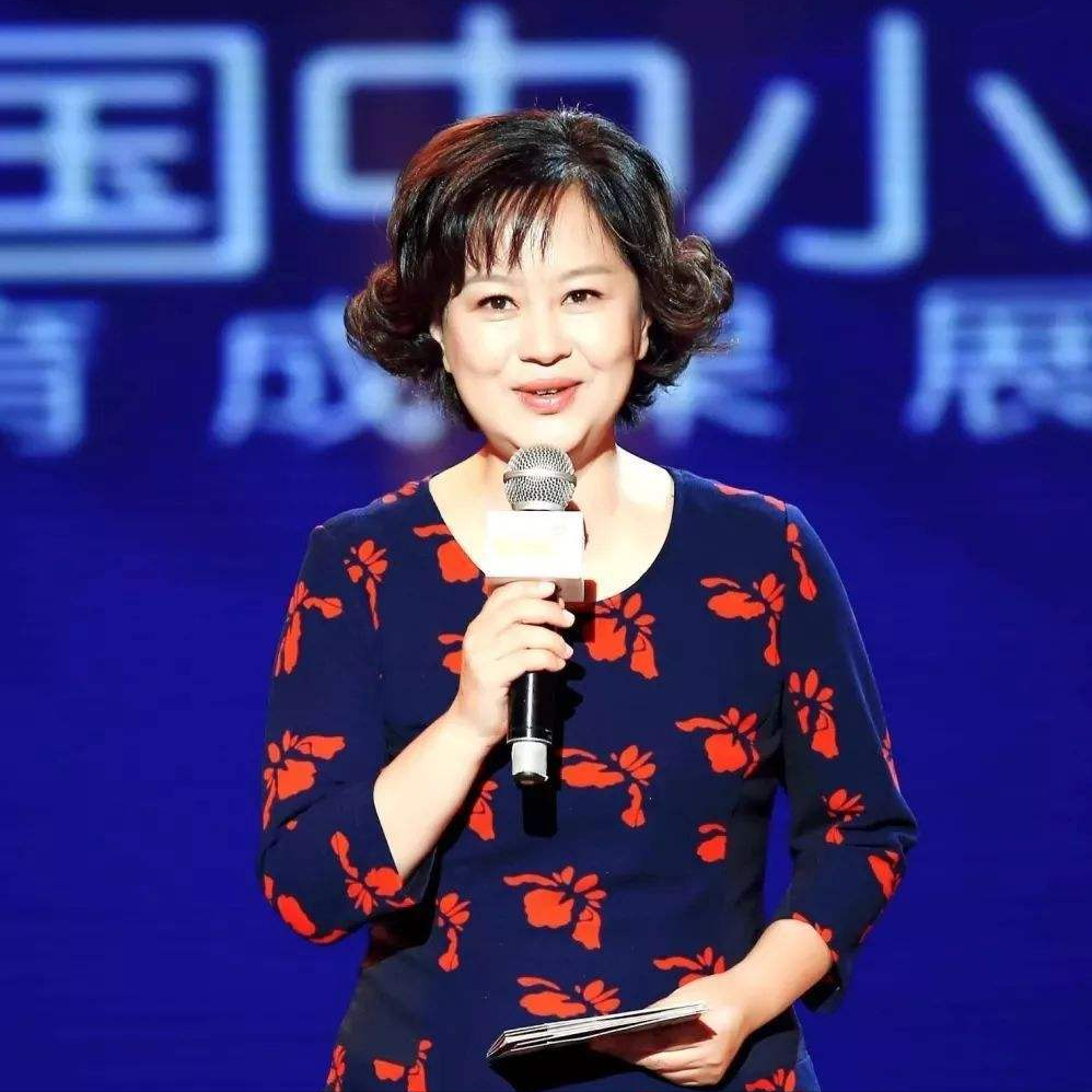 pptv女主持人图片