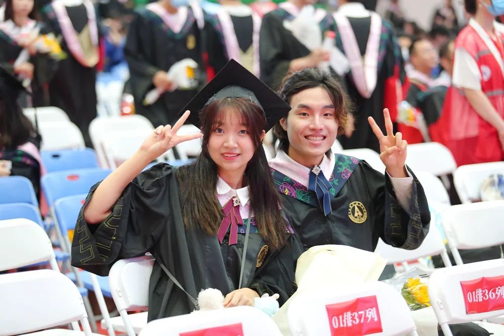 《孤勇者》寄语，“礼”送毕业生，2022届毕业典礼温情满满！