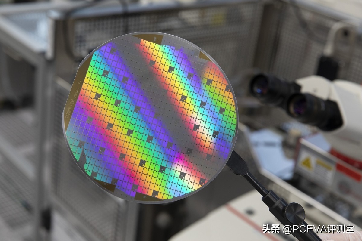 致态将发布三体联名版SSD，英特尔同联发科达成代工合作伙伴关系