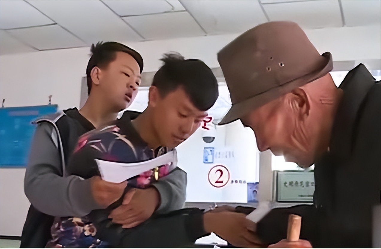 "成功变形计"王晨正:为爷爷花几十万盖房,在其去世时千里奔丧
