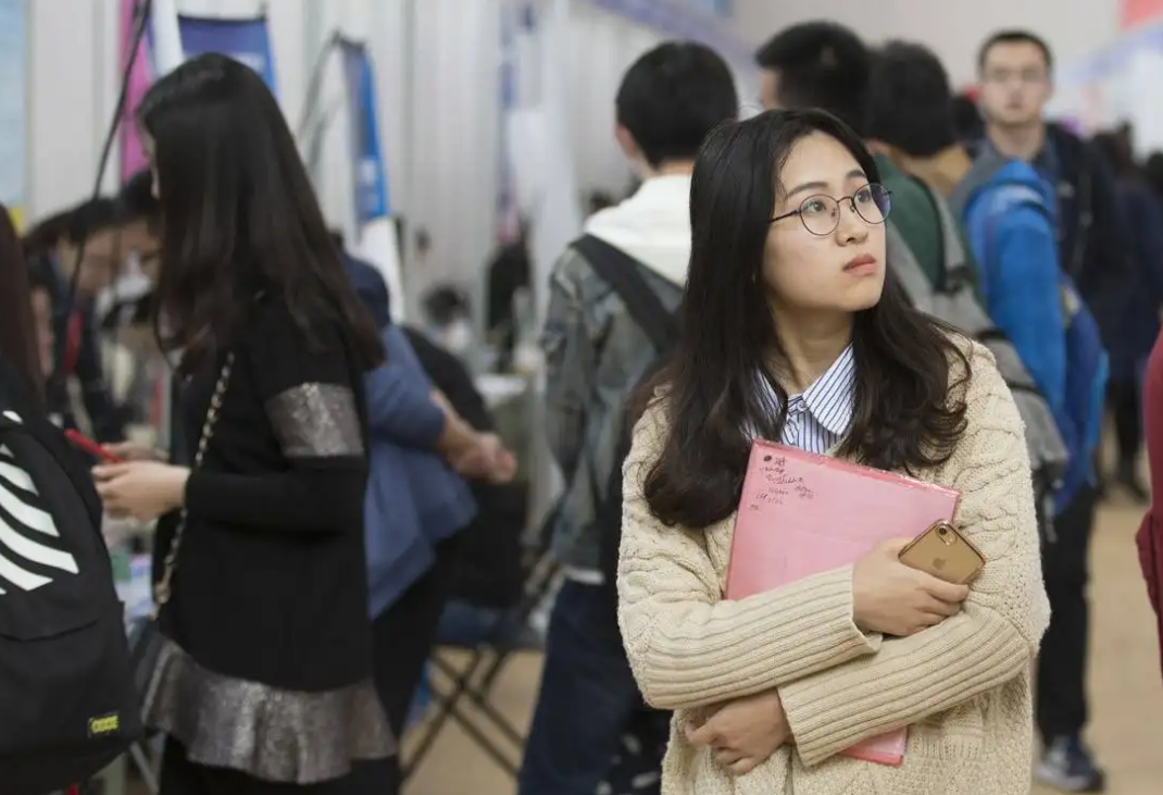 “一天都不想多待”，上海多所高校提前放暑假，两市迎接方式亮了