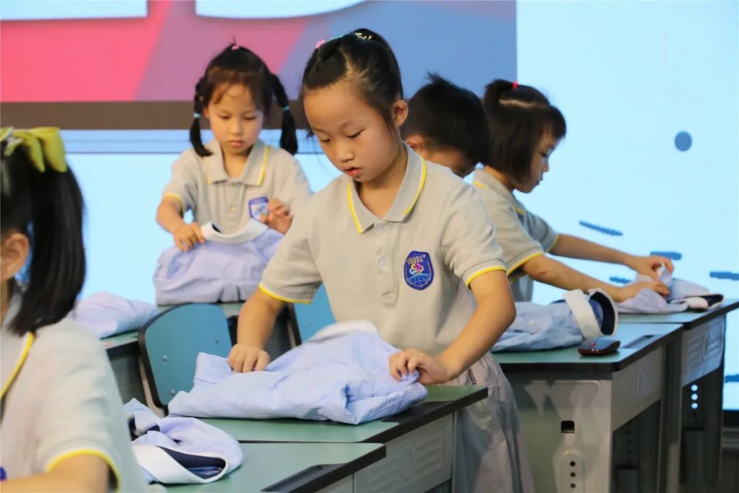 双流区第八届中小学班主任技能大赛在实验小学外国语学校如期举行