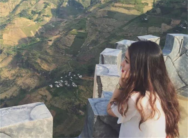 2017年，与马云对话的越南大学校花吴庆玲，如今已毕业考虑从商