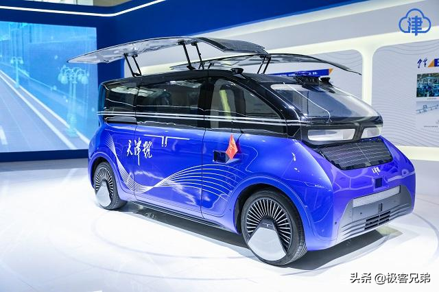 中国首辆纯太阳能汽车亮相，网友态度两级，是新突破还是样子货？
