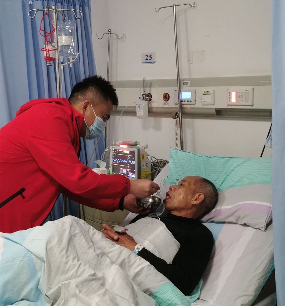 光荣家庭缔结文明花——记福建厦门退役军人徐善龙