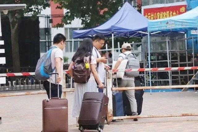 贵州神童13岁考上985，茅台承诺资助4年费用，为何仅1年就停了？