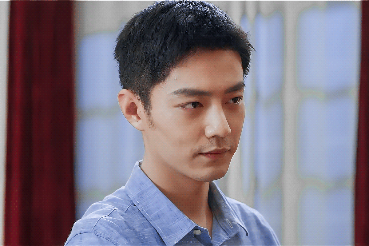 肖战他可真帅啊,帅到没边呀,这身材比例可太完美了