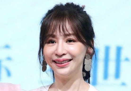 “畸形脸、电风扇脸”，10位整容过度的女星，有人直接命丧手术台