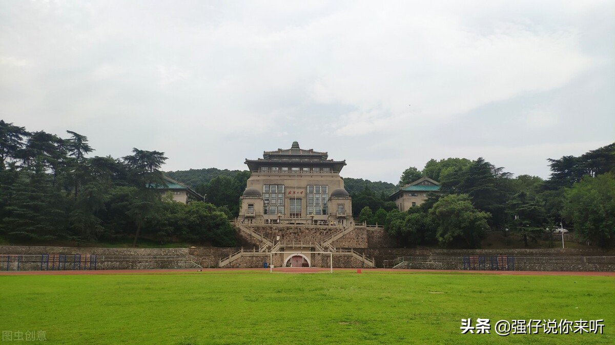 湖北：“豪横”大学建了37个食堂，校内5个地铁站，网友看法不一