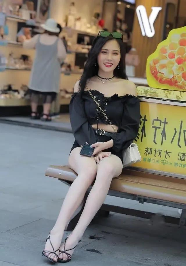 身材纤细到完美的气质美女日常图片