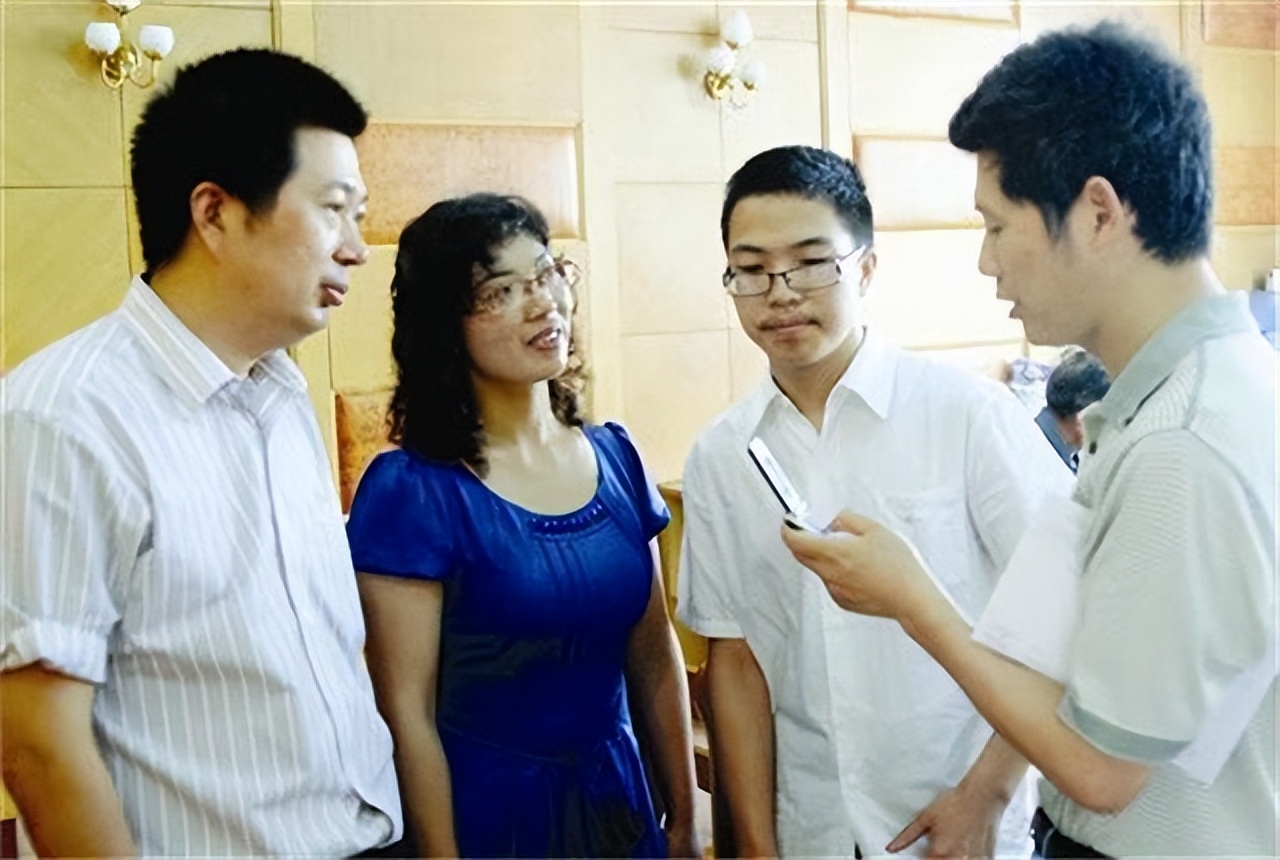 10年江苏考生写755字作文：30字阅卷老师不识，拒绝北大入学东大